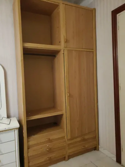 Armario e madera grande