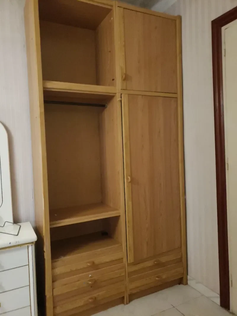 Armario e madera grande