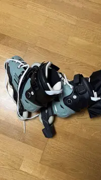 Patines en línea talla 39 + algunas protecciones - miniatura 1