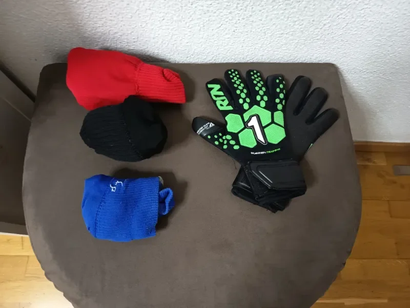Pack Guantes Portero y Medias Fútbol