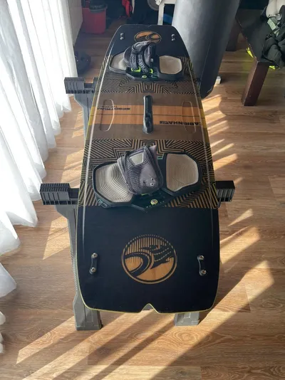 Tabla Kitesurf Cabrinha Spectrum 140x42 + Fijacion