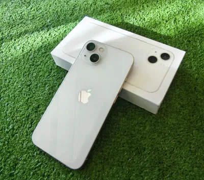 iPhone 13 128GB Blanco + 27 fundas de regalo!