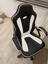 Silla Gamer Negra y Blanca - miniatura 1