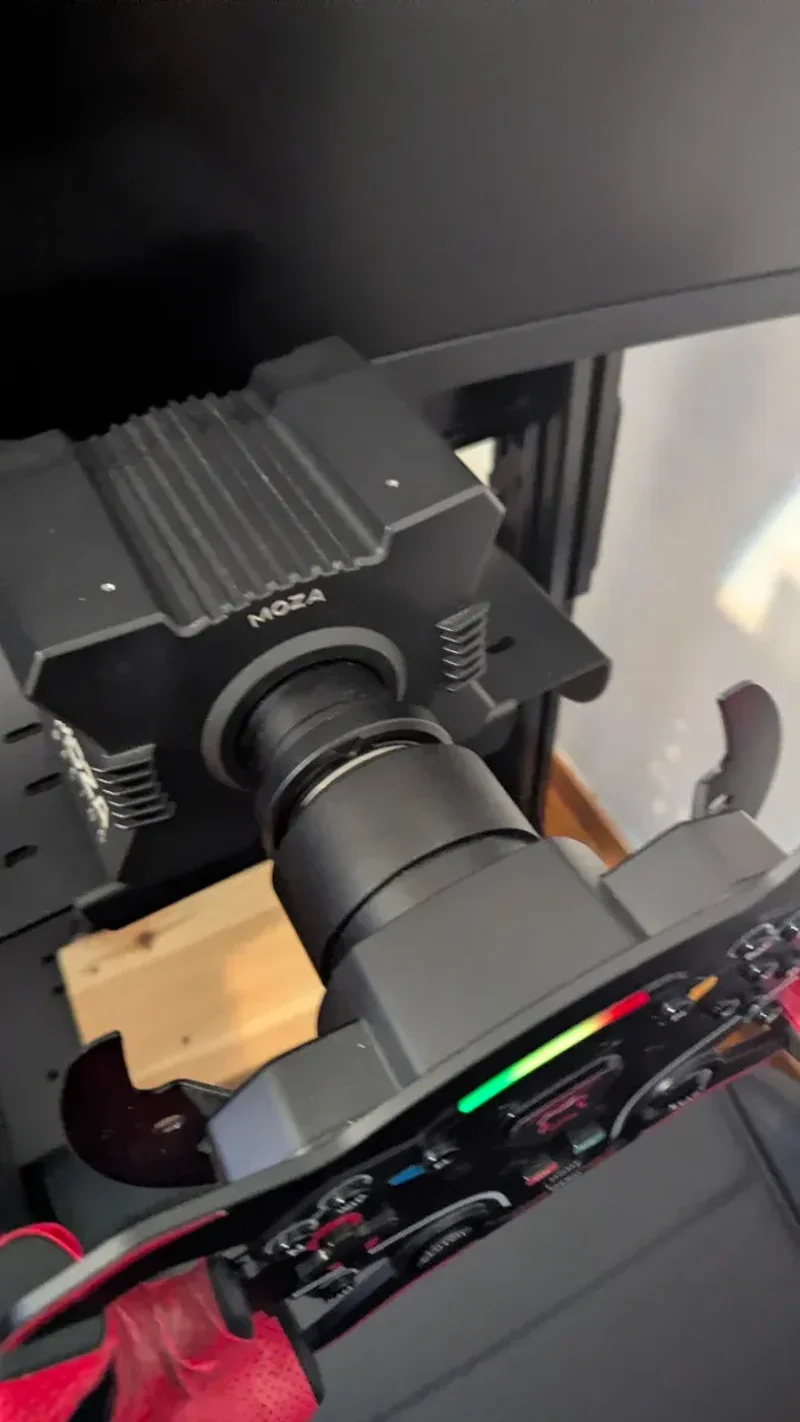 Volante Moza R5 + Pedales Simsonn Plus X