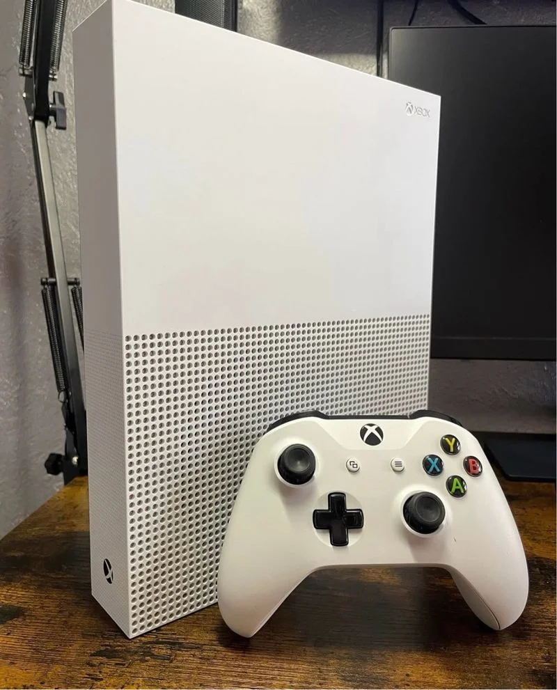 Xbox One S + Mando Original Blanco