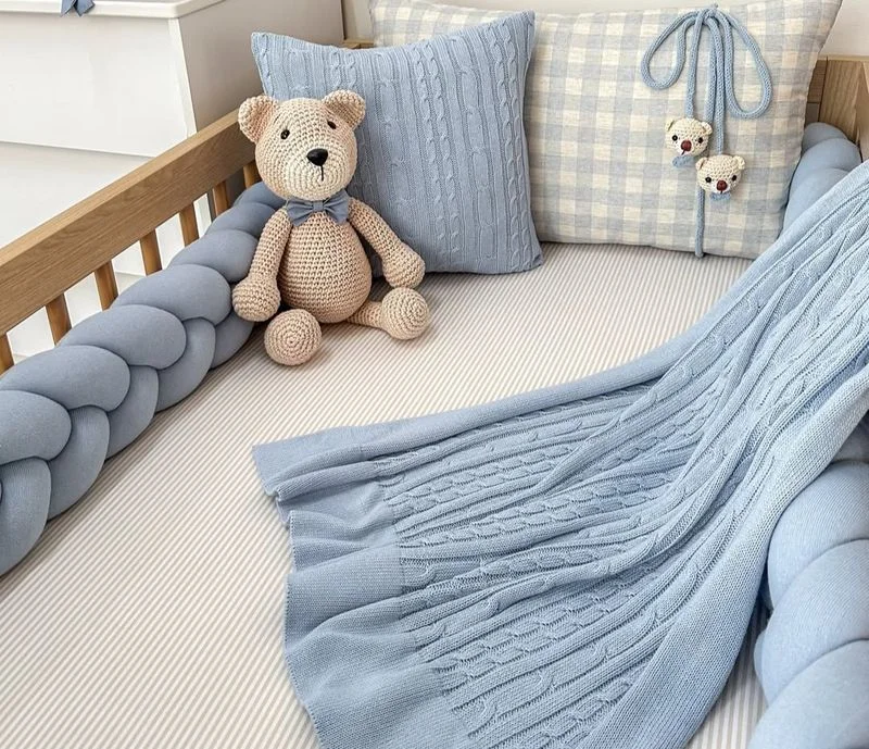 Ropa de Cuna Bebé Azul Tejida