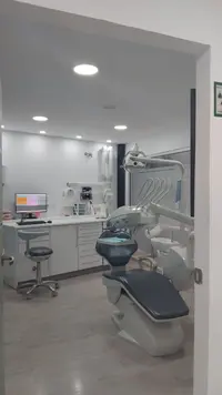 TRASPASO Clínica Dental Barcelona – Todo incluido - miniatura 1