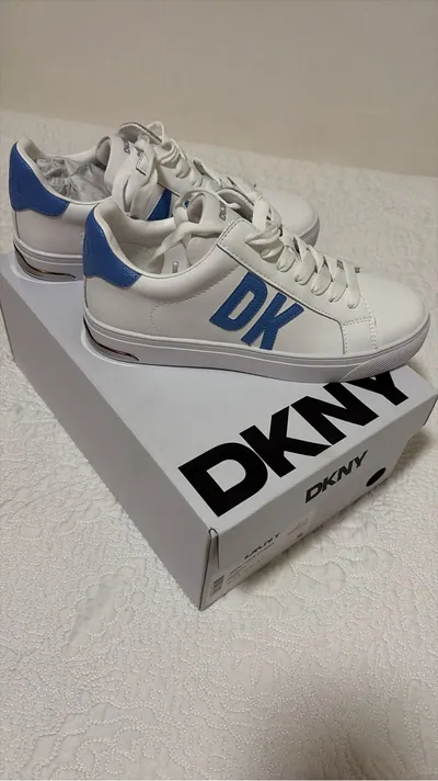 Zapatillas DKNY Blancas y Azules Nuevas