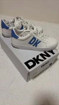 Zapatillas DKNY Blancas y Azules Nuevas - miniatura 1