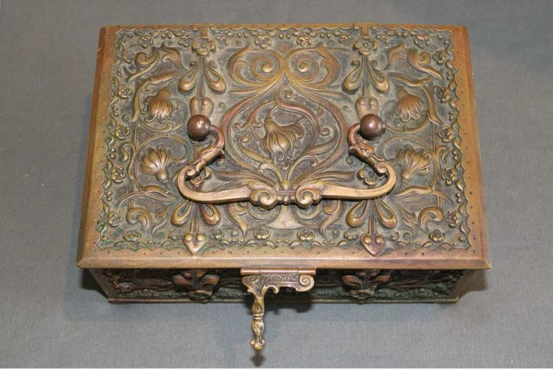 Elegante caja bronce estilo Art Nouveau Joyero1900