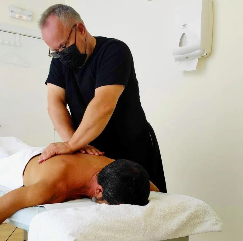 OSTEOPATIA, QUIROMASAJE - DOLORES DE ESPALDA...