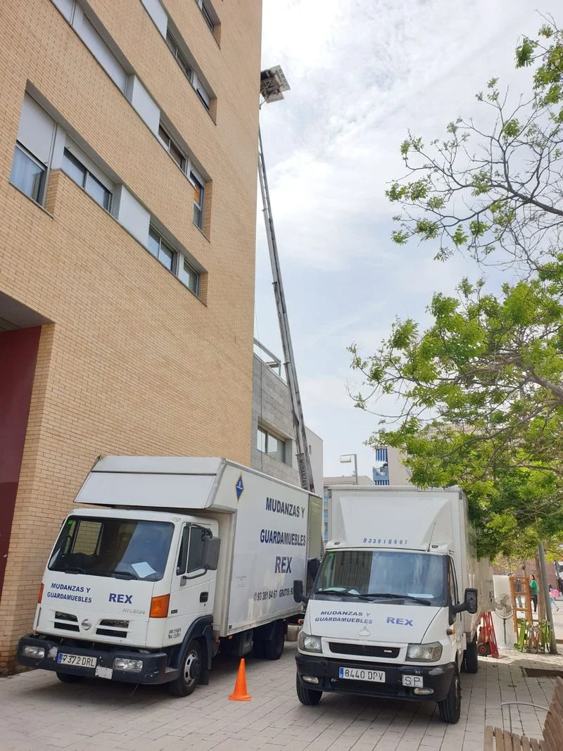 MUDANZAS CON ELEVADOR BARCELONA Y POBLACIONES