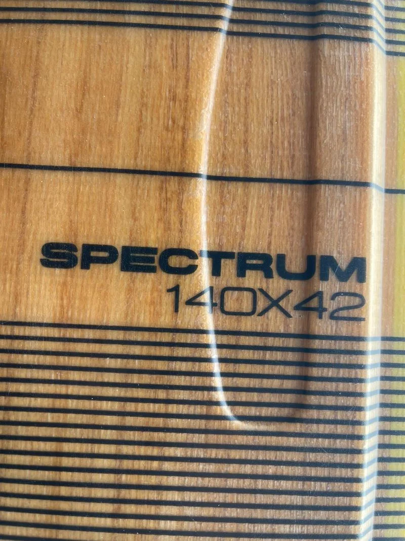 Tabla Kitesurf Cabrinha Spectrum 140x42 + Fijacion - foto 2