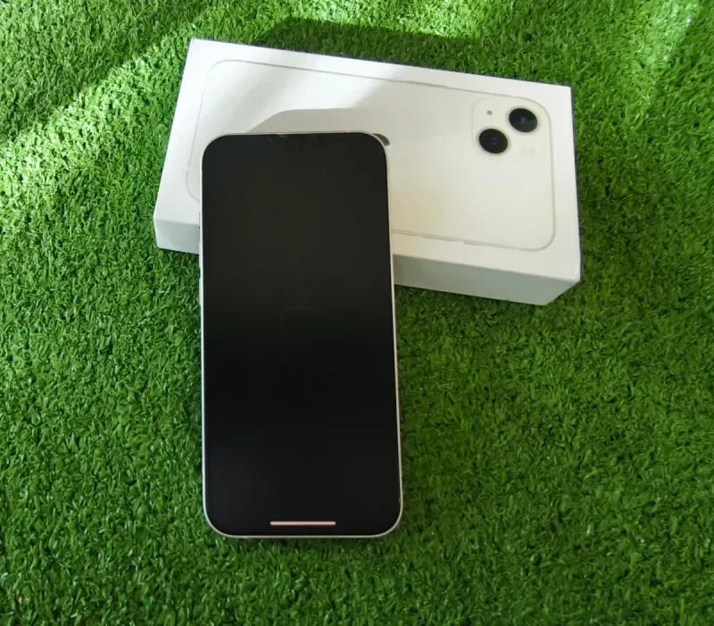 iPhone 13 128GB Blanco + 27 fundas de regalo! - foto 2
