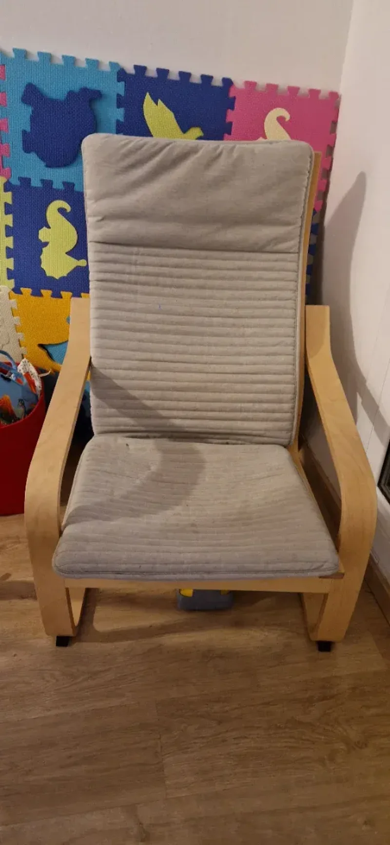 Sillón reclinable de tela y madera - foto 2