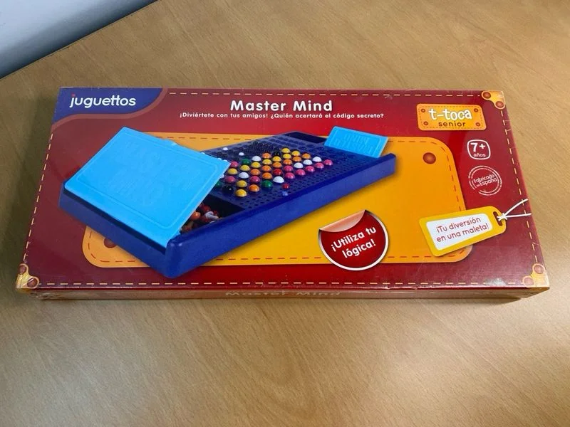 Juegos de mesa Master Mind y Parejas Famosas - foto 2