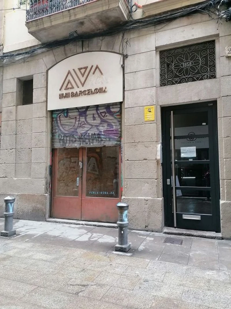 Local comercial en permuta en El Raval en Barcelona - foto 2