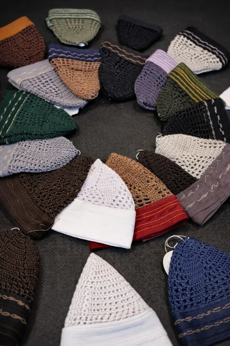 Gorros de tela y crochet - foto 2