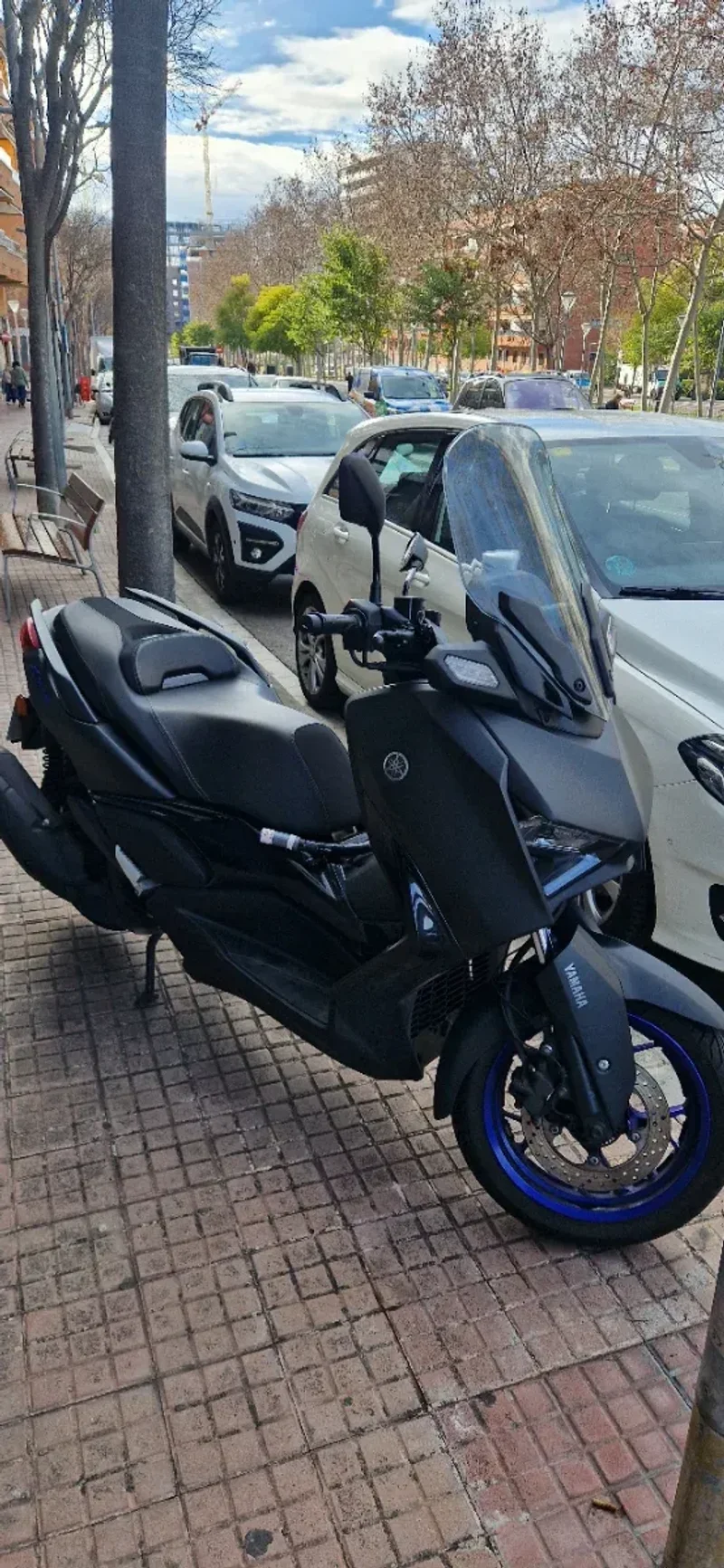 Yamaha XMAX 125 - ¡Como Nueva! 4.200km - foto 2