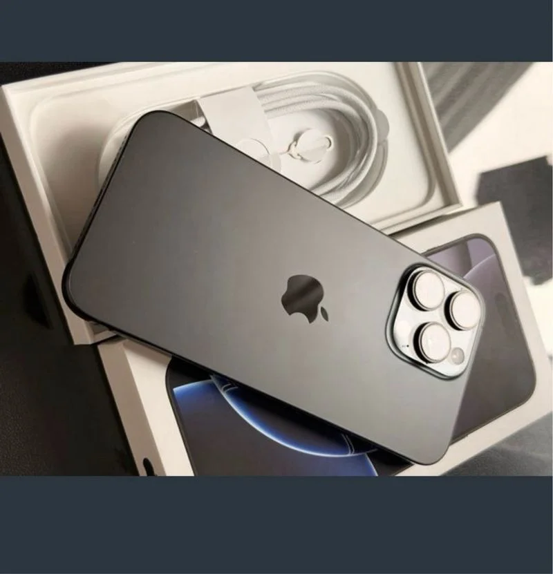 iPhone 16 Pro Max Negro/Azul Marino - foto 2