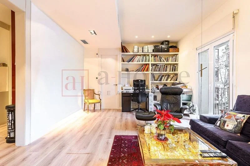 Piso en permuta en La Nova Esquerra de l'Eixample en Barcelona - foto 2