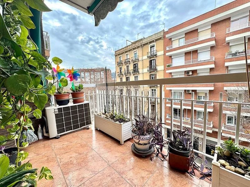 Piso en permuta en Sant Antoni en Barcelona - foto 2