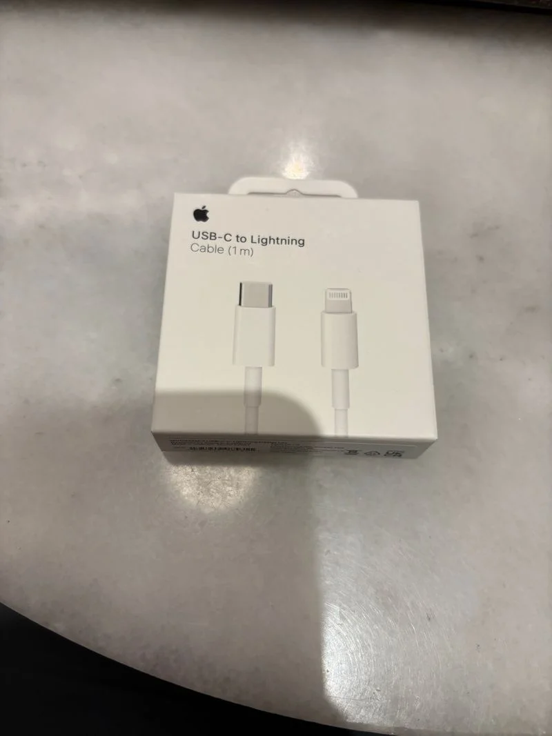 Apple Cargador USB-C 20W y Cable USB-C a Lightning - foto 3