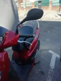 Peugeot Tweet 125cc Roja Scooter - miniatura 3