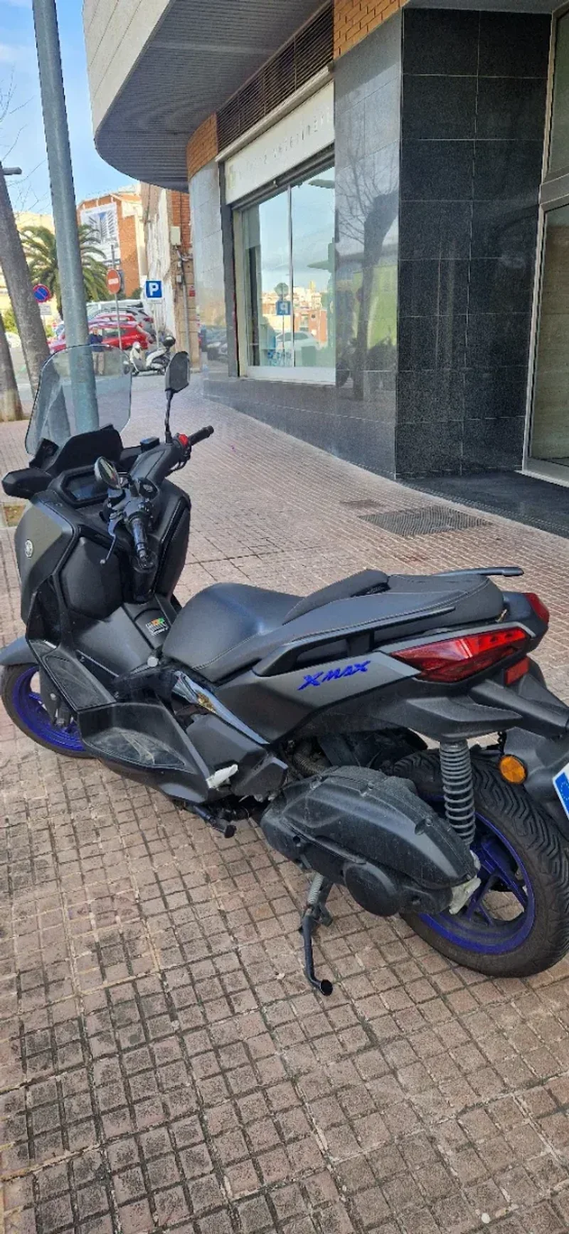 Yamaha XMAX 125 - ¡Como Nueva! 4.200km - foto 3