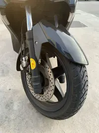 YAMAHA XMAX 250 - miniatura 3