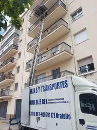 MUDANZAS CON ELEVADOR BARCELONA Y POBLACIONES - miniatura 3