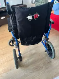Silla de ruedas azul como nueva - miniatura 3