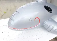Tiburón hinchable para piscina - miniatura 4