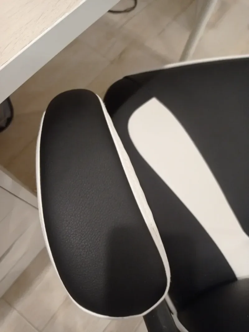 Silla Gamer Negra y Blanca - foto 4