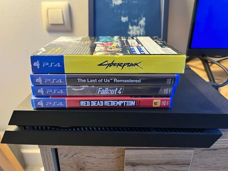 PS4 (Playstation 4) 1 TB + 2 mandos + juegos - foto 4
