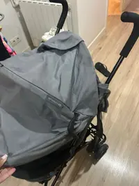 Carrito de bebé gris - miniatura 4