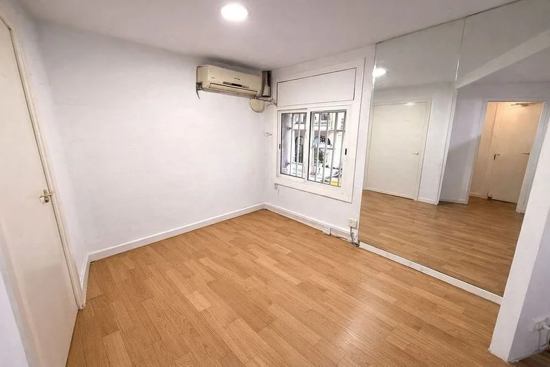 Local comercial en permuta en Sant Antoni en Barcelona - foto 4