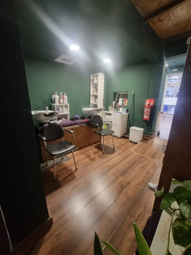 Traspaso de Peluqueria con Licencia en Eixample - foto 4