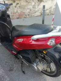 Peugeot Tweet 125cc Roja Scooter - miniatura 4