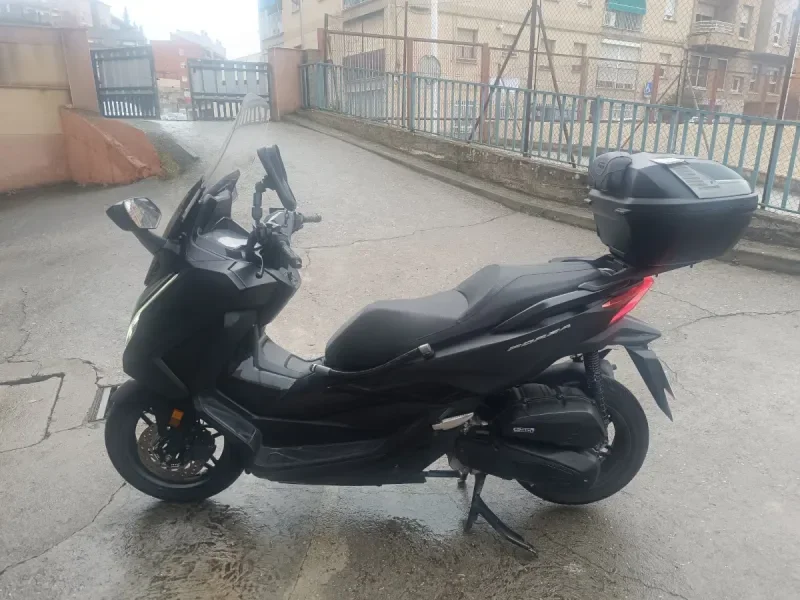 Honda Forza 125 Negra - foto 4