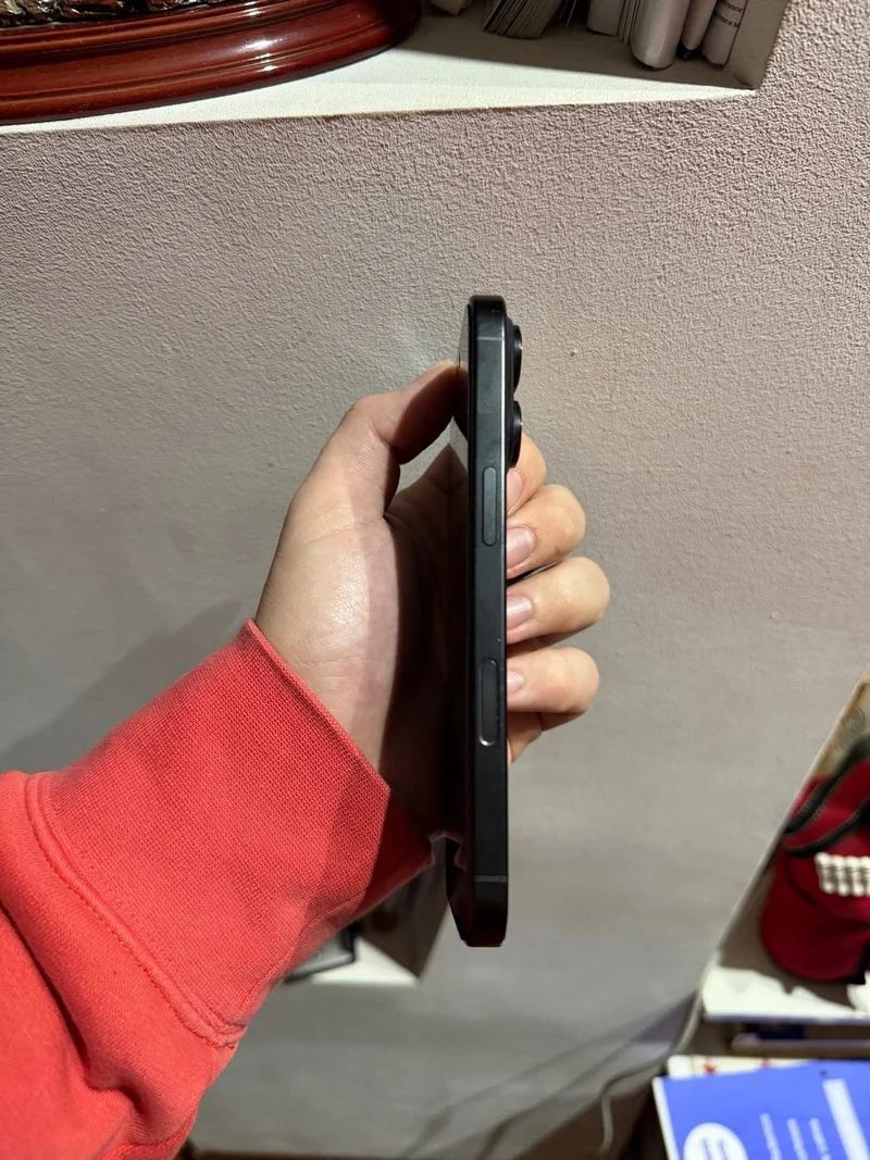 iPhone 16 Pro 256GB Negro - foto 4