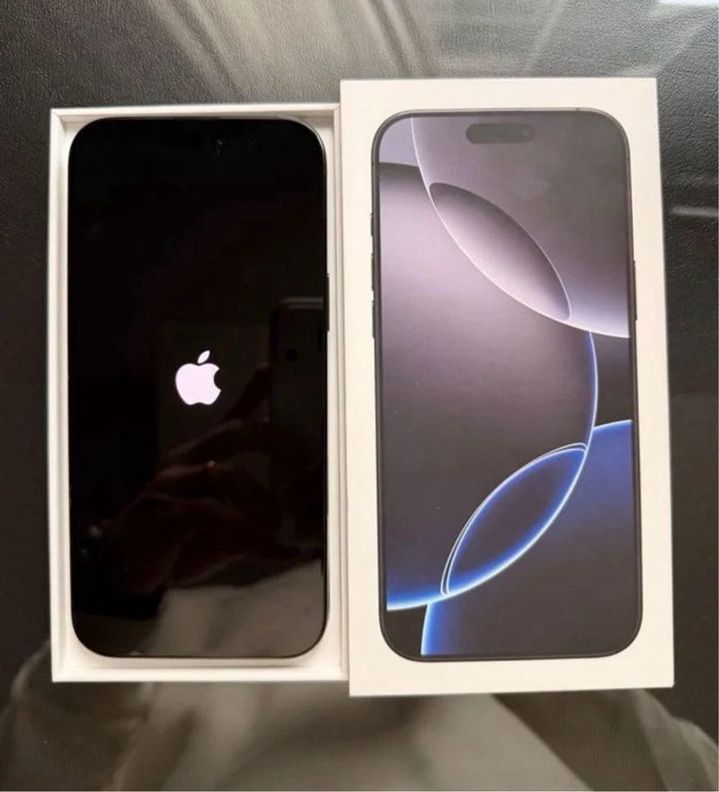 iPhone 16 Pro Max Negro/Azul Marino - foto 4