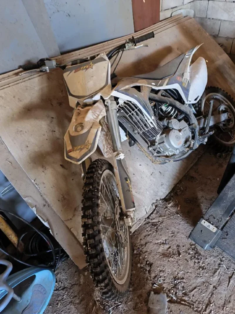 “Cambio mi moto Malcor XZF 250 cc 4T del 2022 por un coche